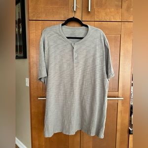 Men’s Vince Gray Short Sleeve Henley Shirt - Size XLarge -  Very Good Condition
